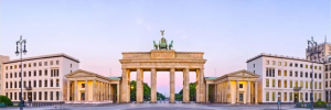 Weitwinkel Blick auf das Brandenburger Tor in Berlin